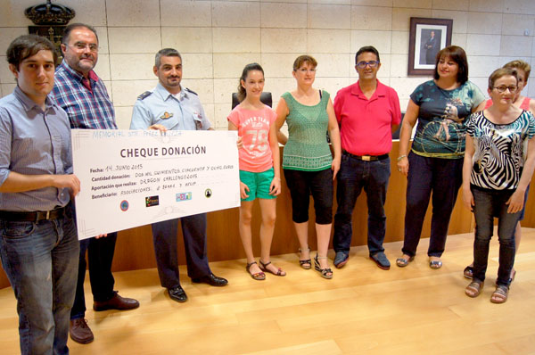 El Escuadrn de Vigilancia Aerea, EVA-13 dona 2.588 euros recaudados en la Carrera Dragon Challenge a las asociaciones de enfermedades raras